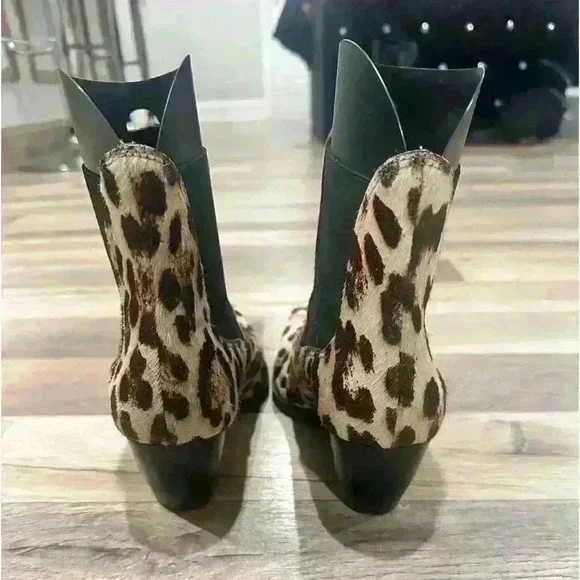 Matisse Anthropologie Golden Gate Calf Hair Boots in Snow Leopard - Picture 7 of 11